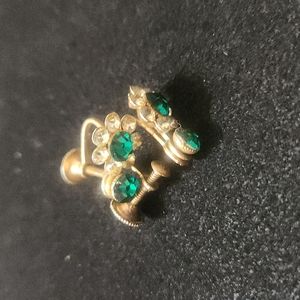 GORGEOUS VINTAGE GOLDEN EMERALD AND DIAMOND FASHION FLOWER EARRINGS.